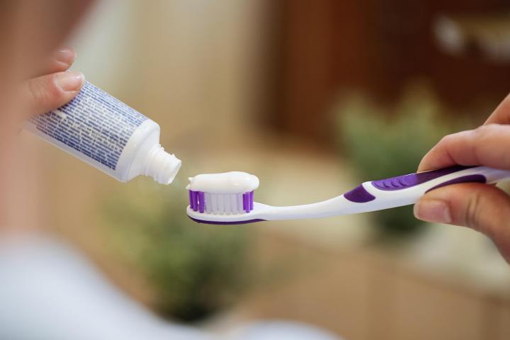 La crema dental es un artículo de consumo masivo